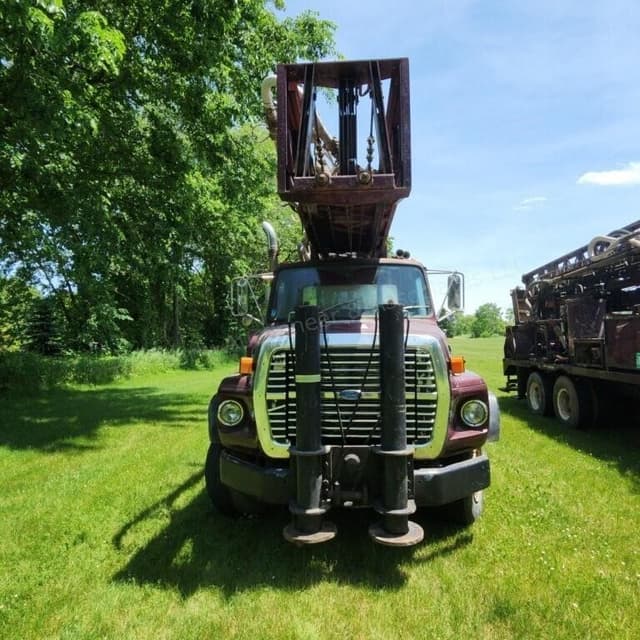 Image of Ford L8000 equipment image 1