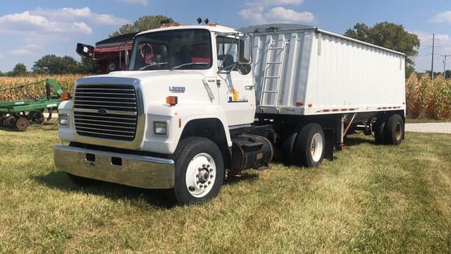 Image of Ford L8000 equipment image 3
