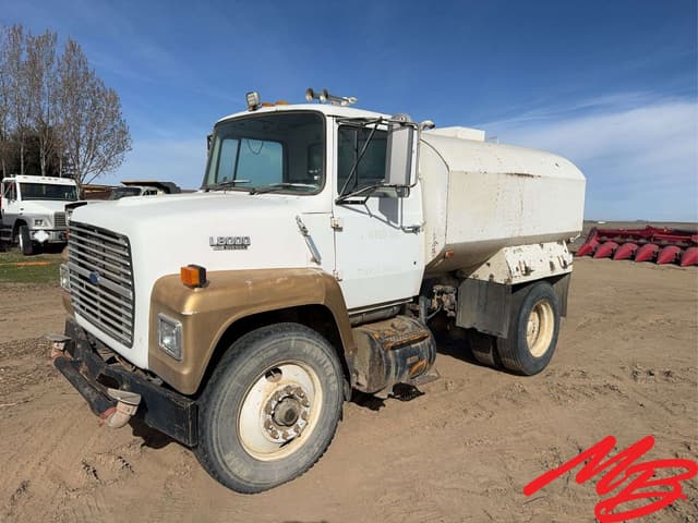 Image of Ford L8000 equipment image 1
