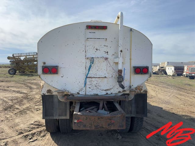 Image of Ford L8000 equipment image 4