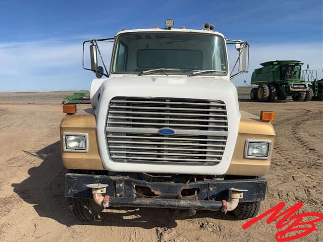Image of Ford L8000 equipment image 2
