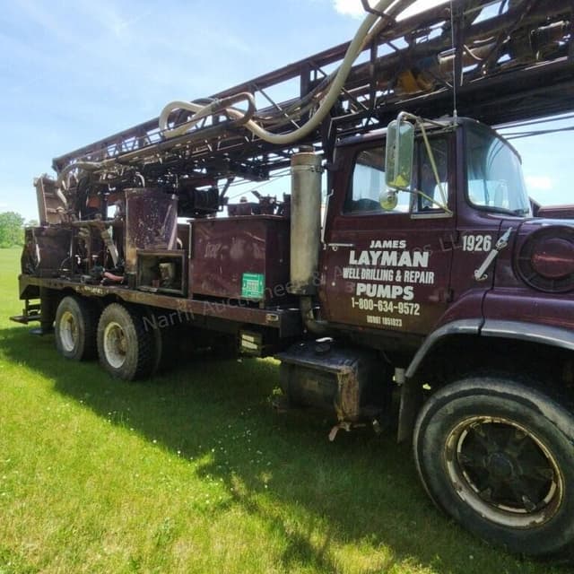 Image of Ford L8000 equipment image 3