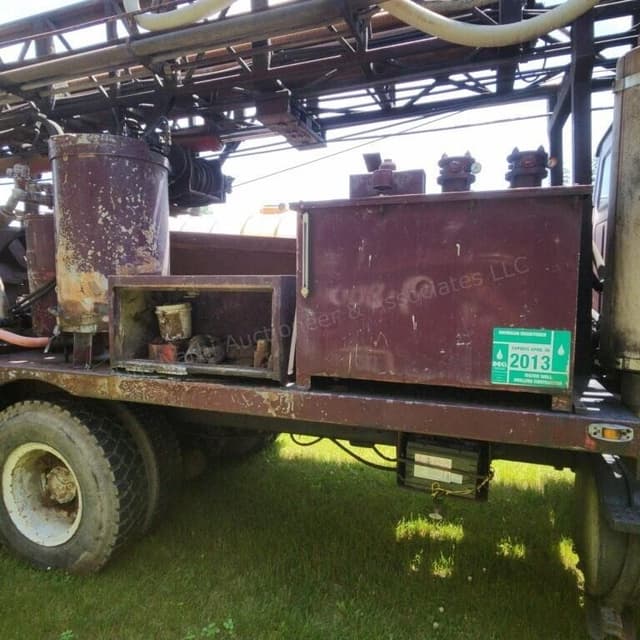 Image of Ford L8000 equipment image 4