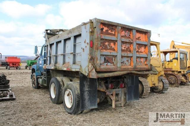 Image of Ford L9000 equipment image 3