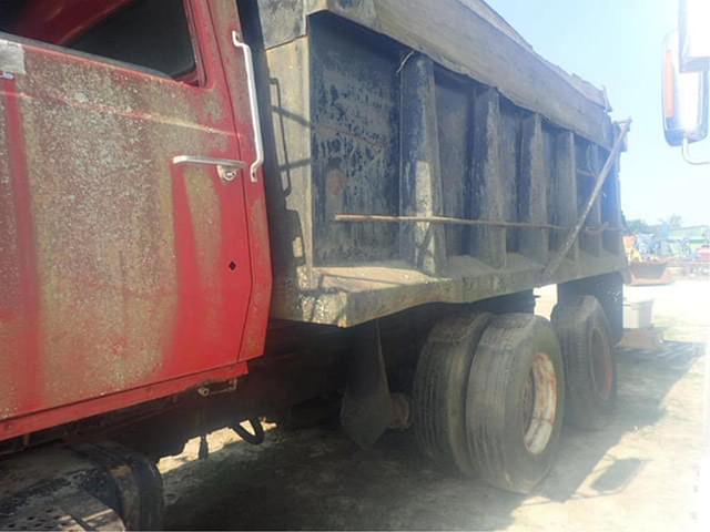 Image of Ford L9000 equipment image 3