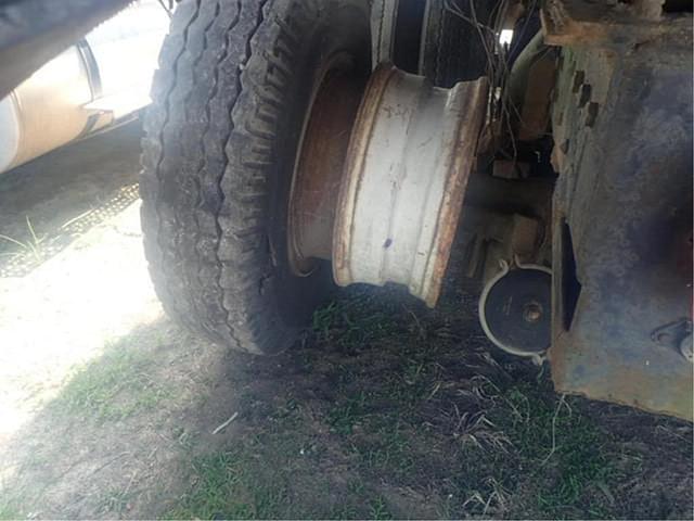 Image of Ford L9000 equipment image 4