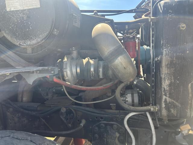 Image of Ford L9000 equipment image 4