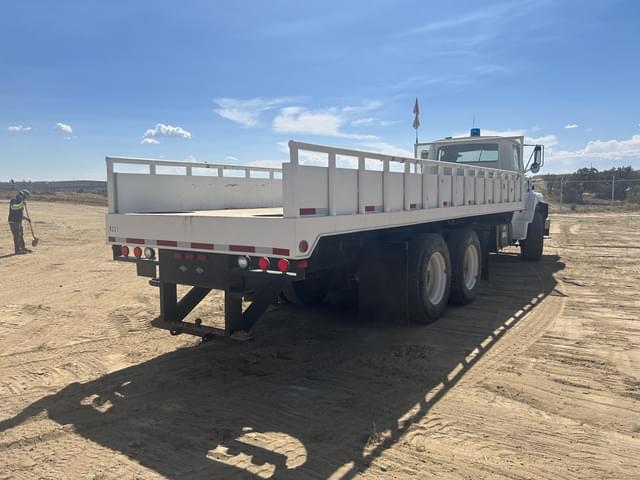Image of Ford L9000 equipment image 2