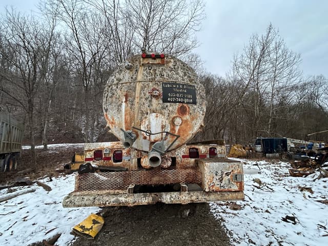 Image of Ford L9000 equipment image 3