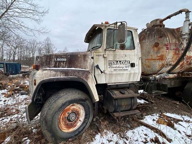 Image of Ford L9000 equipment image 1