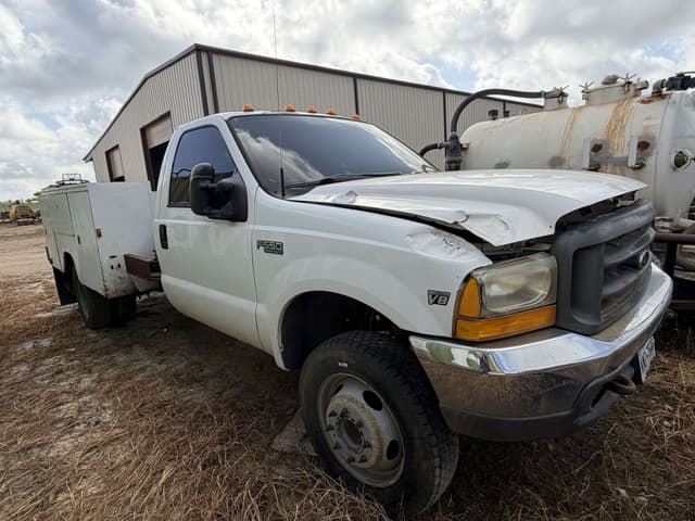 Image of Ford F-550 equipment image 2
