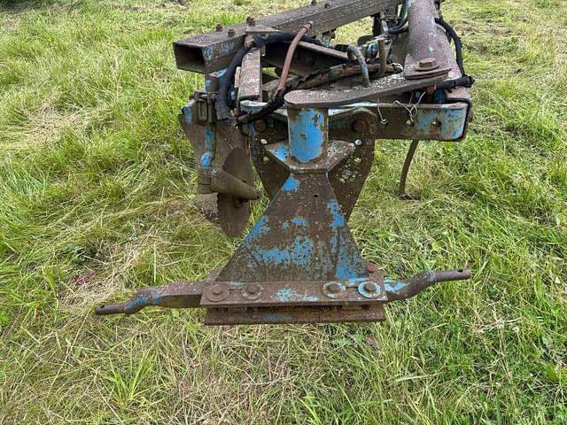 Image of Ford 130 equipment image 4