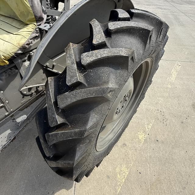 Image of Ford 8N equipment image 4