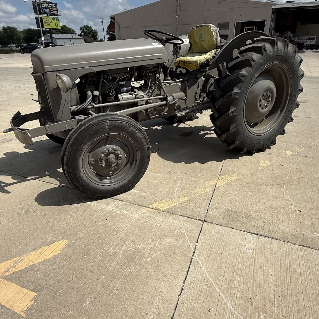 Ford 8N Equipment Image0