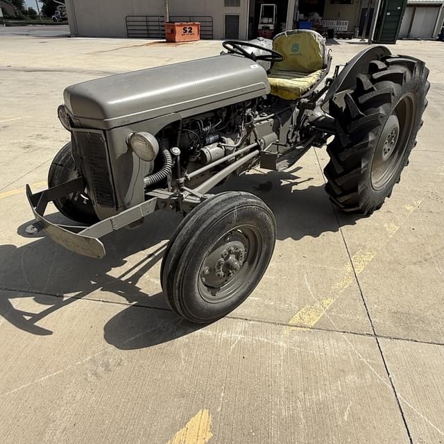 Image of Ford 8N equipment image 1