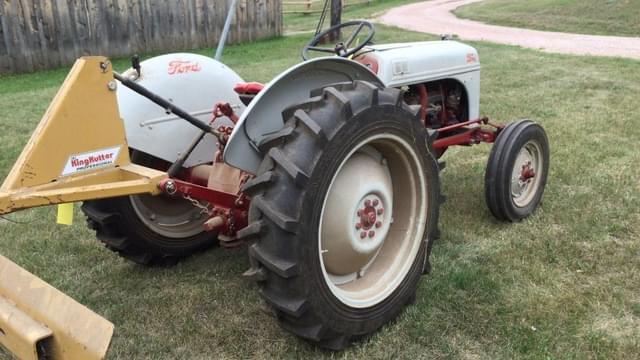 Image of Ford 8N equipment image 4