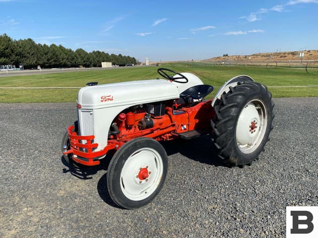 Image of Ford 8N equipment image 1