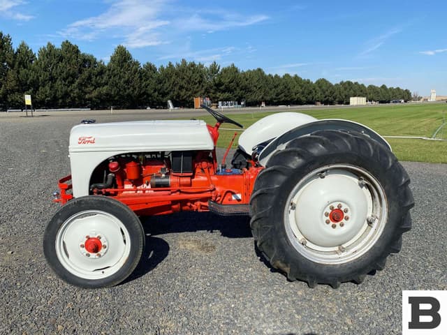 Image of Ford 8N equipment image 2