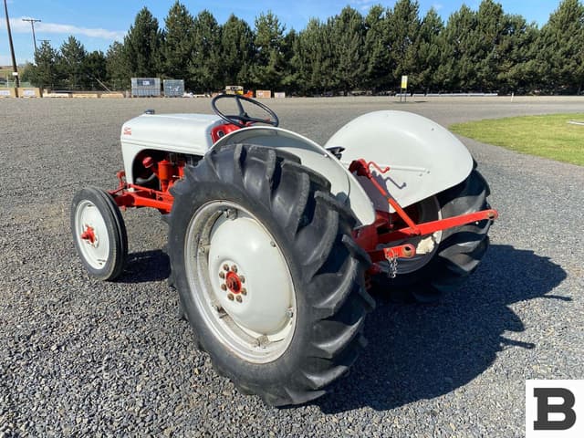 Image of Ford 8N equipment image 3