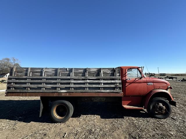 Image of Ford F-600 equipment image 3