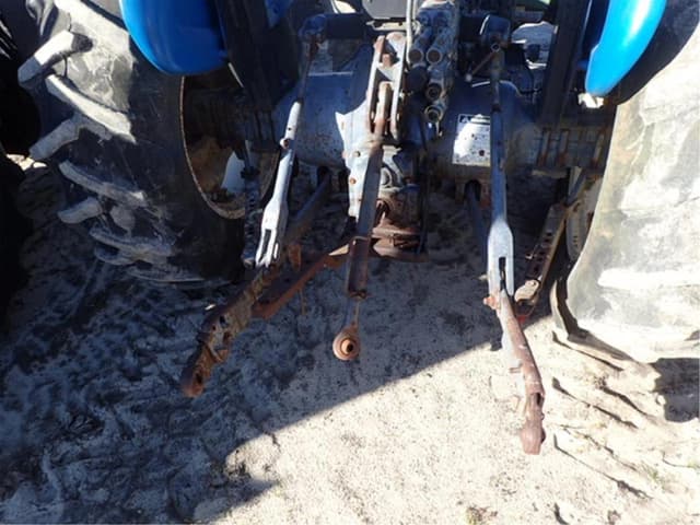 Image of Ford 3930 equipment image 3