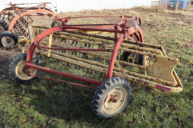 Image of New Holland 256 equipment image 3