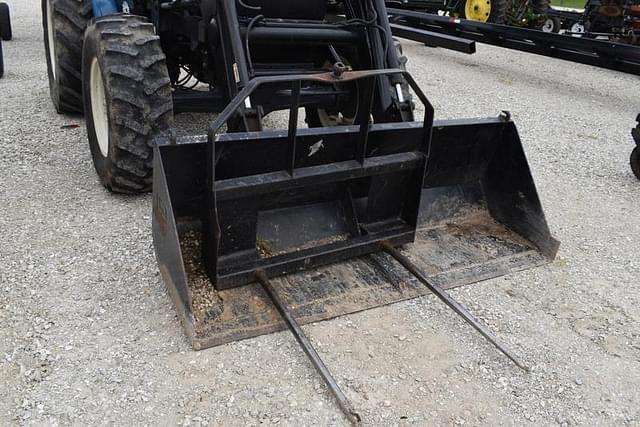 Image of New Holland 7740 equipment image 3
