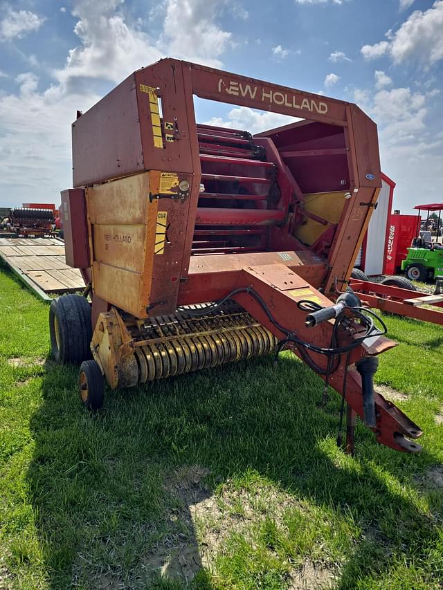 Image of New Holland 853 equipment image 2