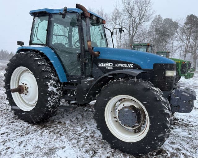Image of New Holland 8560 equipment image 2