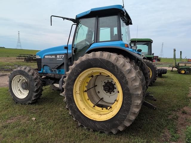 Image of New Holland 8770 equipment image 4
