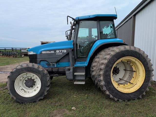 Image of New Holland 8770 equipment image 3