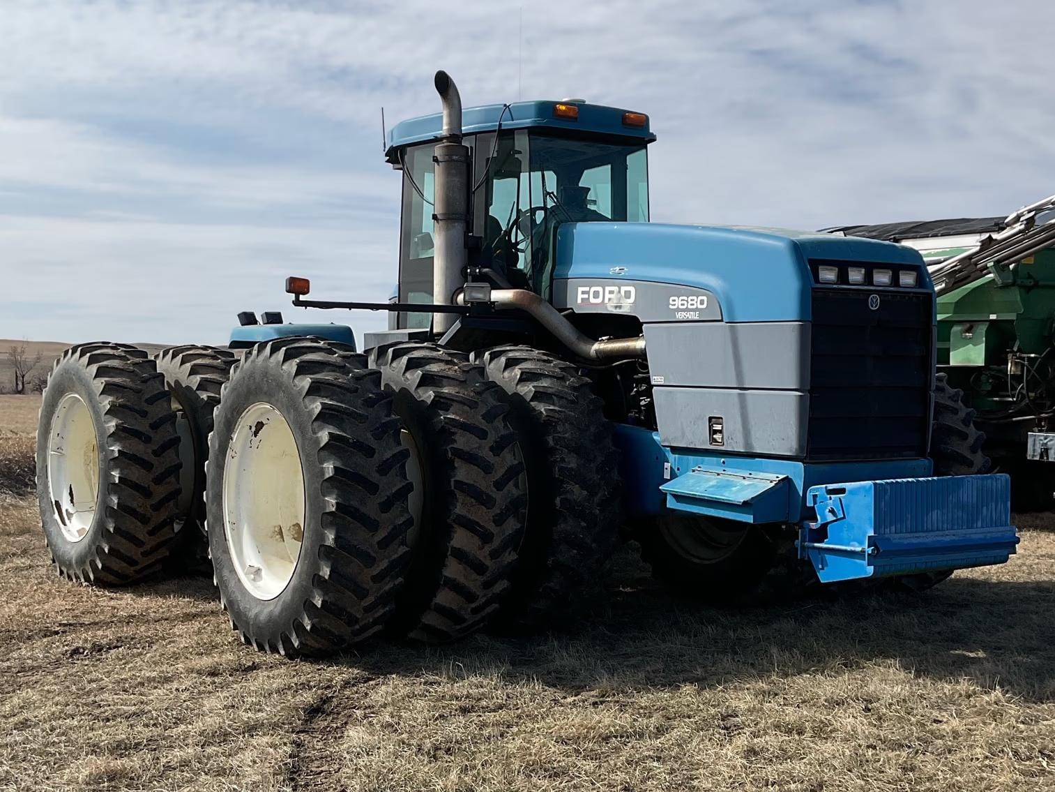 Ford 9680 Equipment Image0