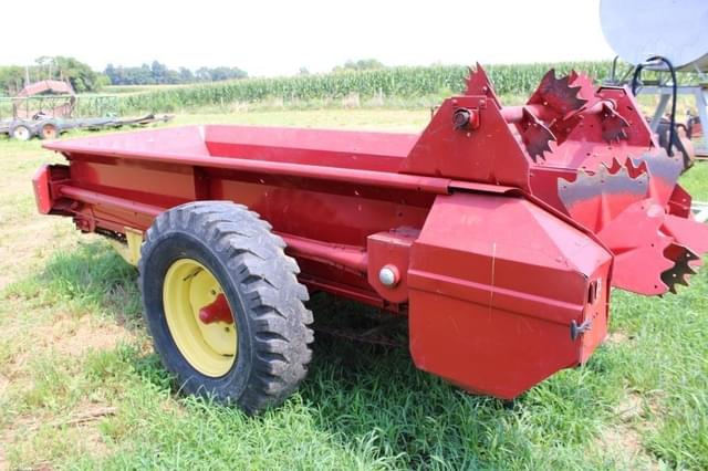 Image of New Holland 329 equipment image 1
