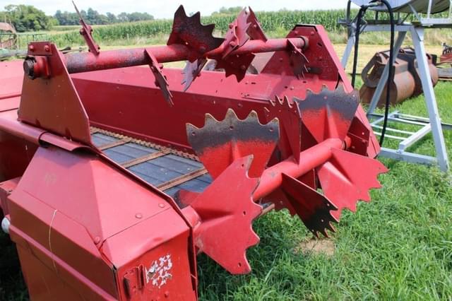 Image of New Holland 329 equipment image 2