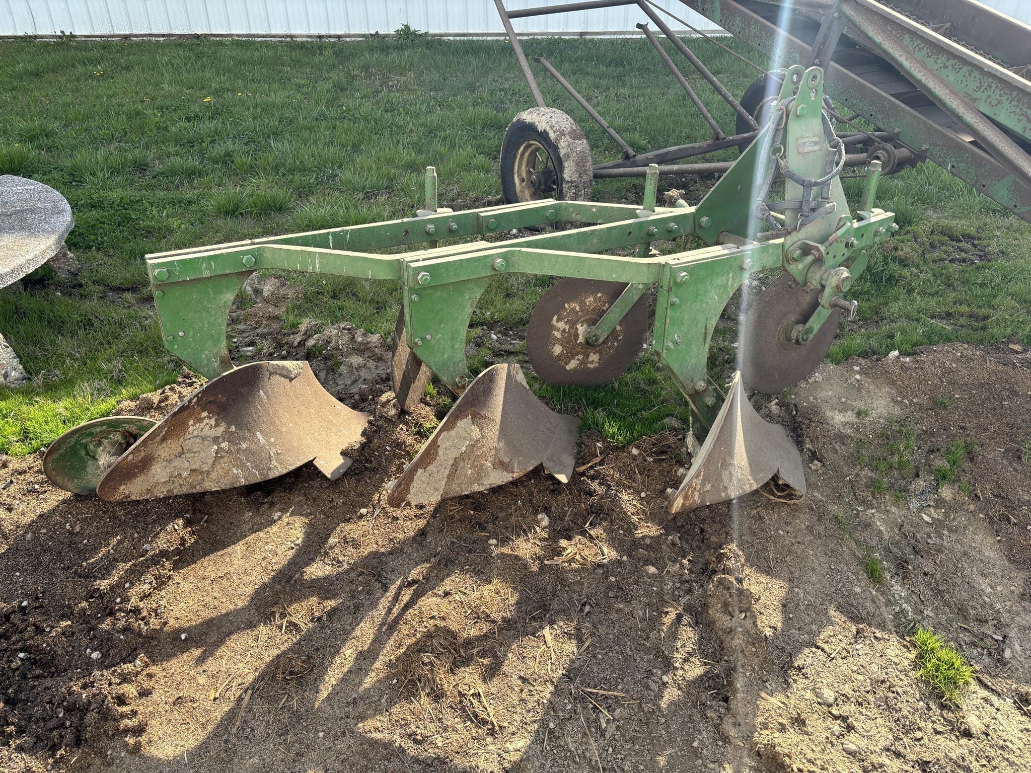 Ford 101 Equipment Image0