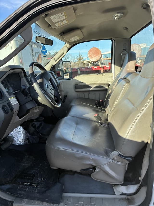 Image of Ford F-550 equipment image 4