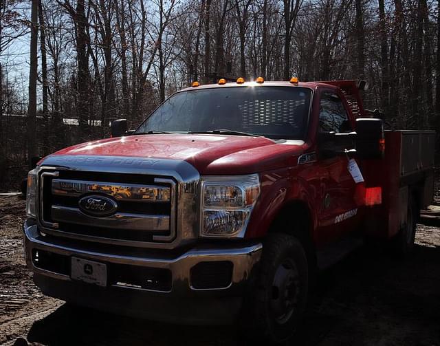 Image of Ford F-350 equipment image 1