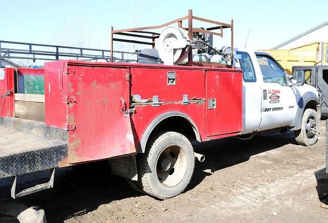 Image of Ford F-550 equipment image 4