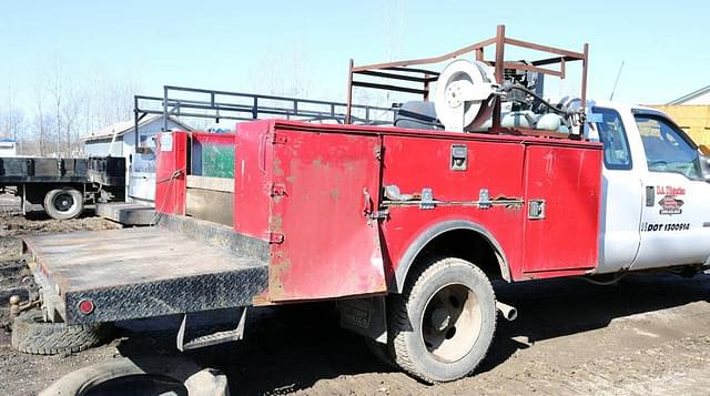 Image of Ford F-550 equipment image 3