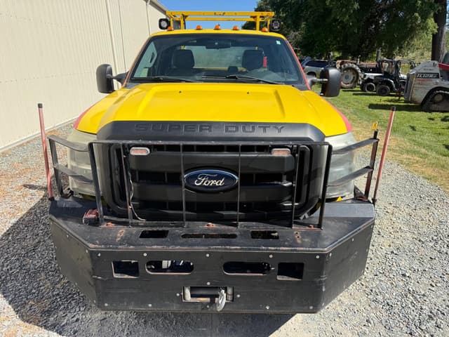 Image of Ford F-350 equipment image 4