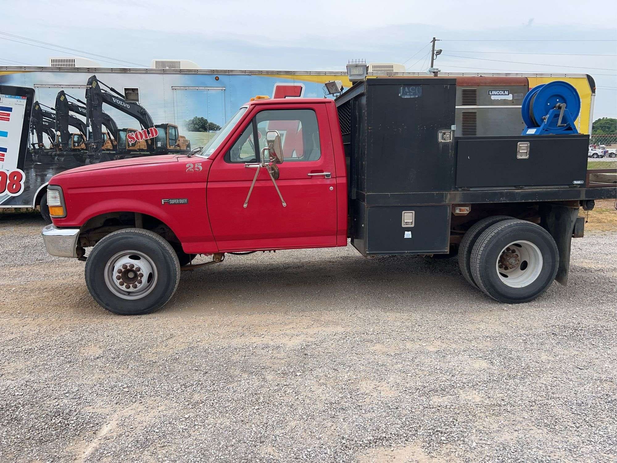 Ford F-Super Duty Equipment Image0