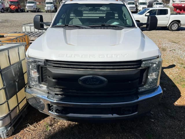 Image of Ford F-350 equipment image 1