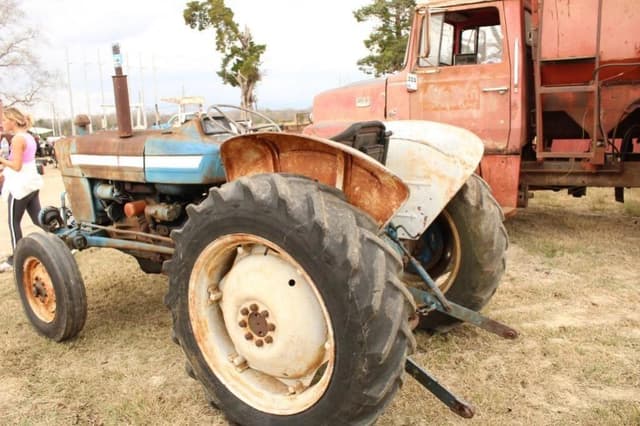 Image of Ford 3000 equipment image 2