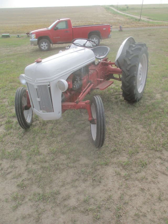 Image of Ford 8N equipment image 1
