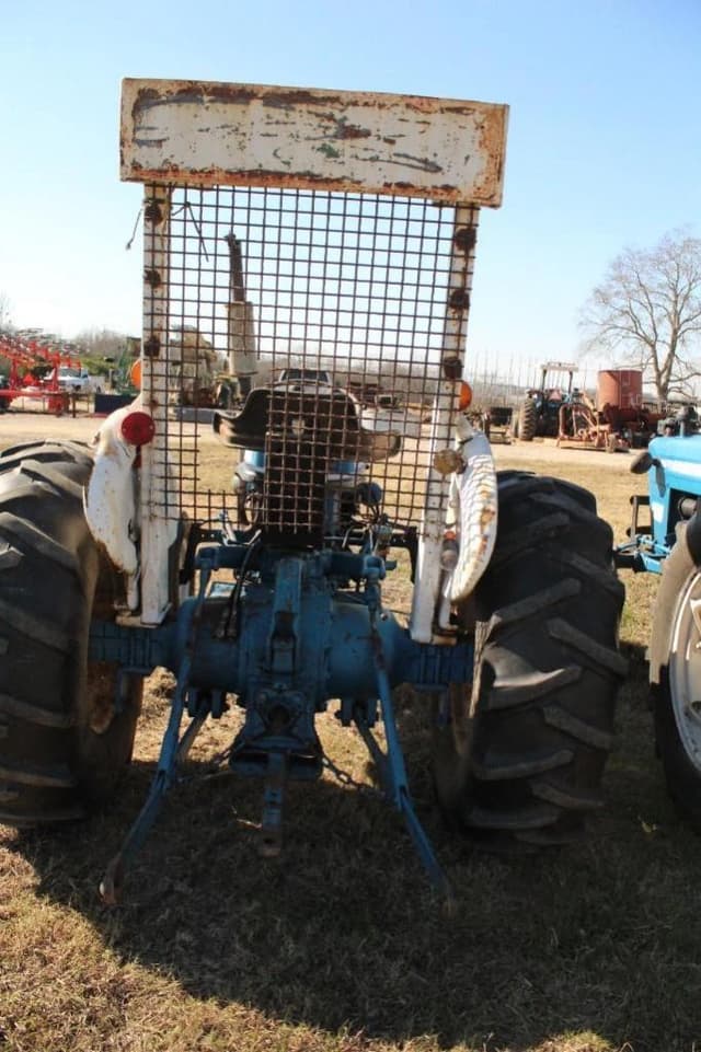 Image of Ford 4600 equipment image 3