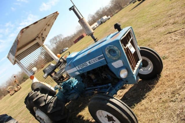 Image of Ford 4600 equipment image 1