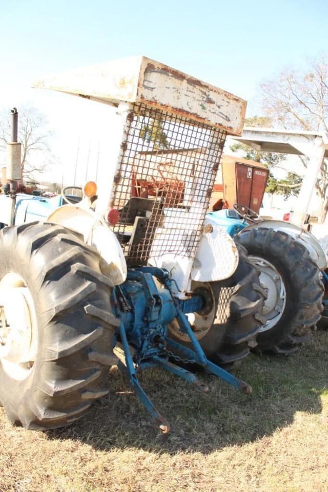 Image of Ford 4600 equipment image 4