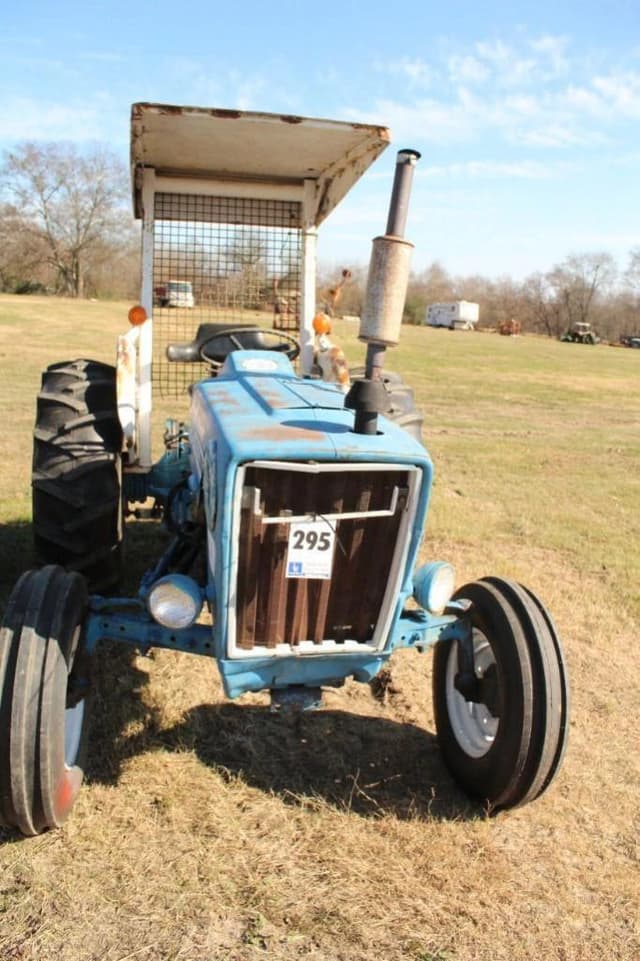 Image of Ford 4600 equipment image 2