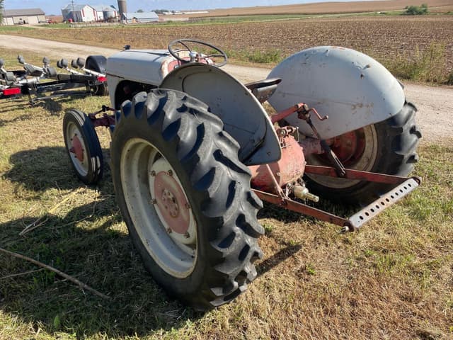 Image of Ford 9N equipment image 2