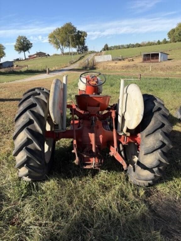 Image of Ford 841 equipment image 3